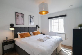 *** LUXURY CENTRAL APARTMENT *** FREE PARKING